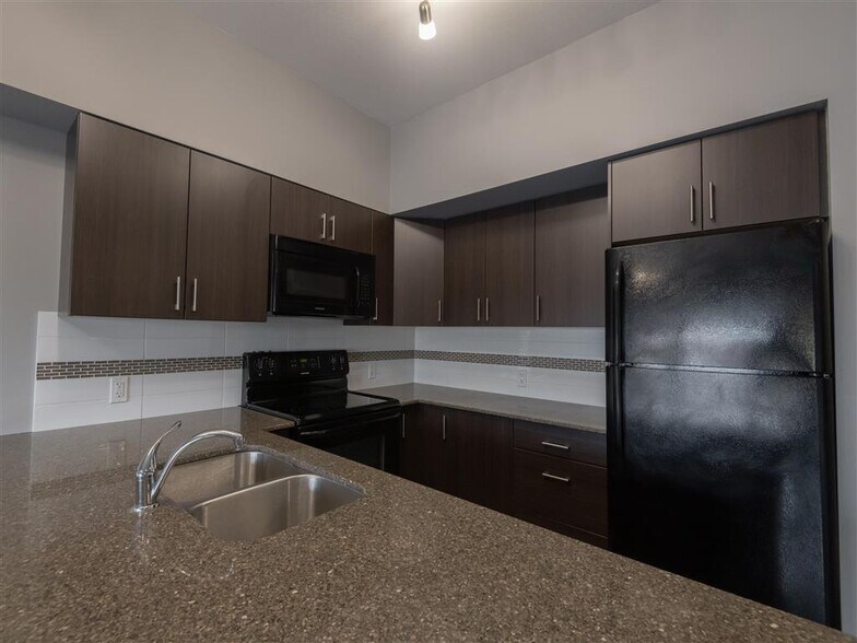 More Photos Of 8140 102 St NW, Edmonton Apartments For Lease