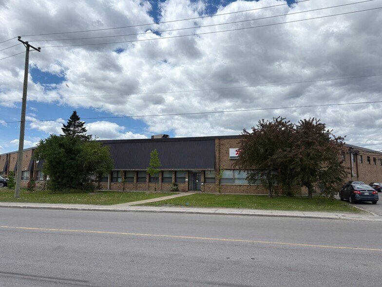 Primary Photo Of 4575 Rue Hickmore, Saint-Laurent Industrial For Lease