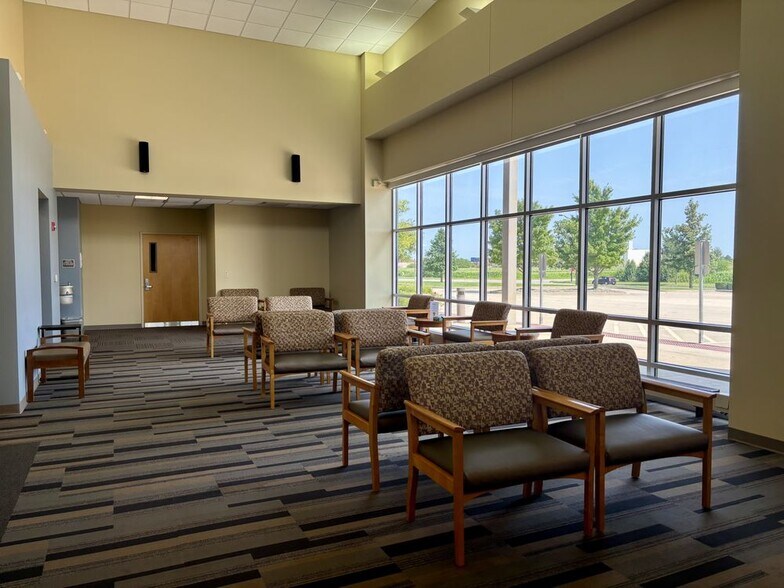 More Photos Of 1002 Interstate Dr, Champaign Medical For Lease