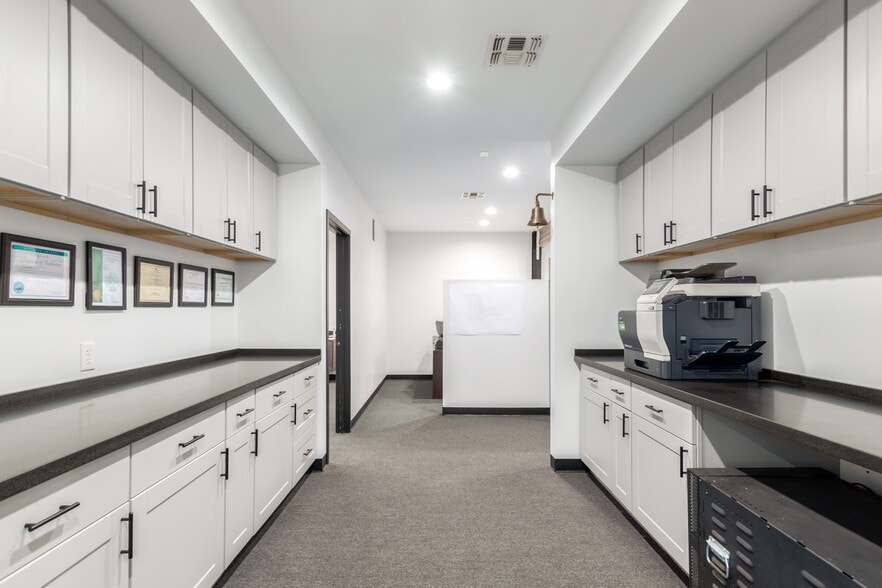 More Photos Of 4120 E Madison St, Phoenix Warehouse For Lease