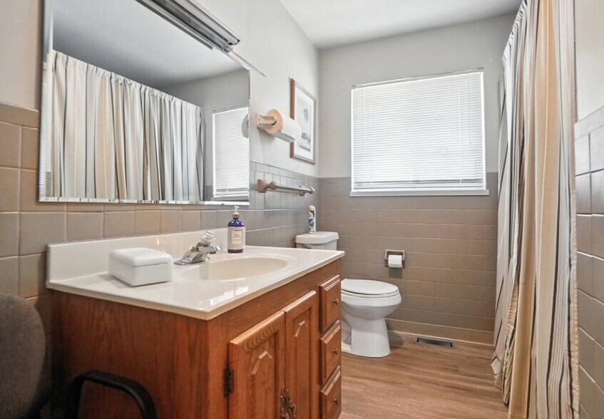 More Photos Of 5402-5404 N Main St, Dayton Office For Sale