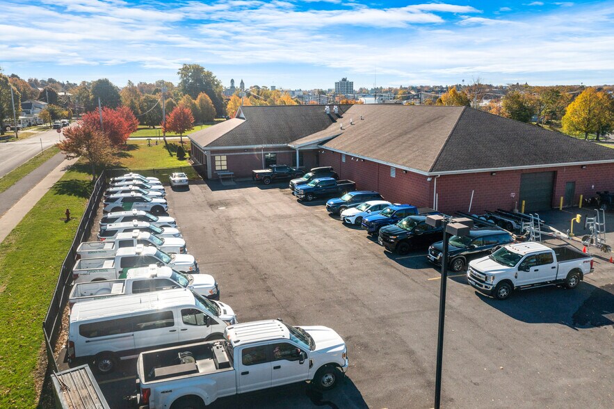 More Photos Of 19 E Schuyler St, Oswego Specialty For Sale