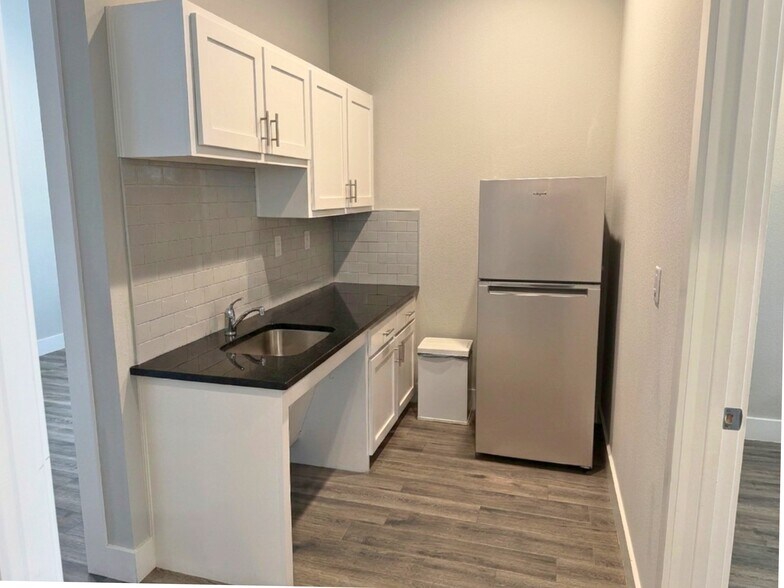 More Photos Of 3309 Forest Creek Dr, Round Rock Office For Sale