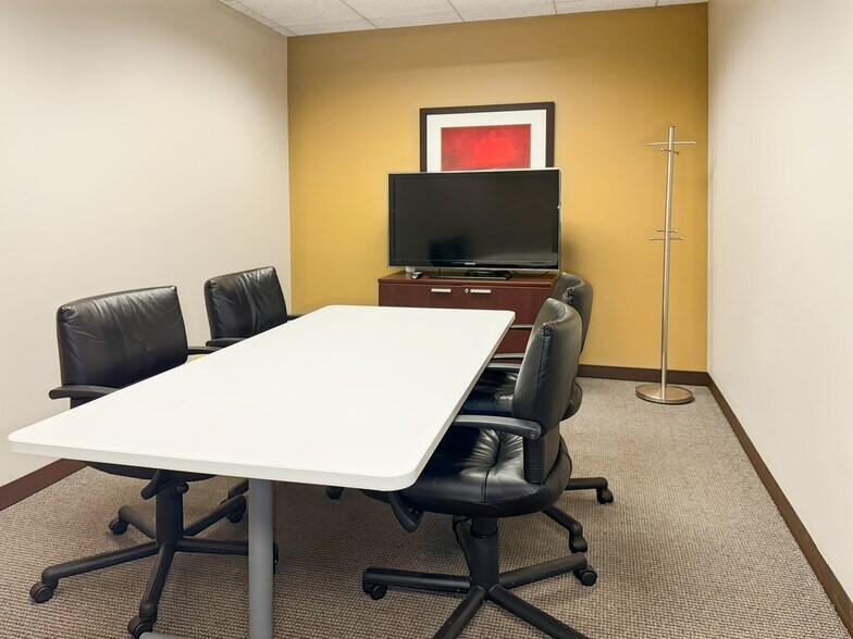 More Photos Of 1415 W 22nd St, Oak Brook Office For Lease