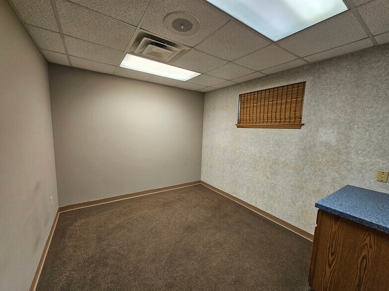 More Photos Of 30 Spring Mill Ct, Mooresville Office For Sale