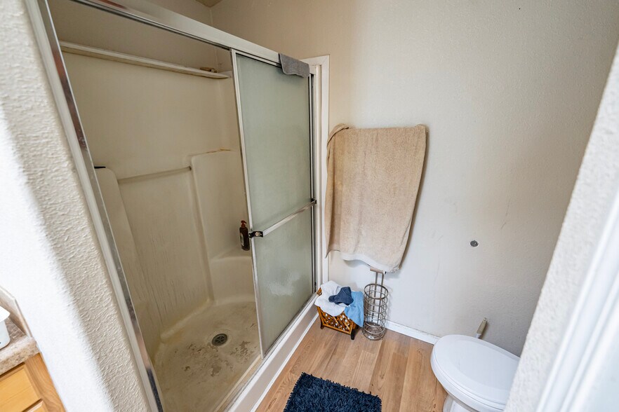 More Photos Of 5221 Hwy 68, Golden Valley Flex For Sale