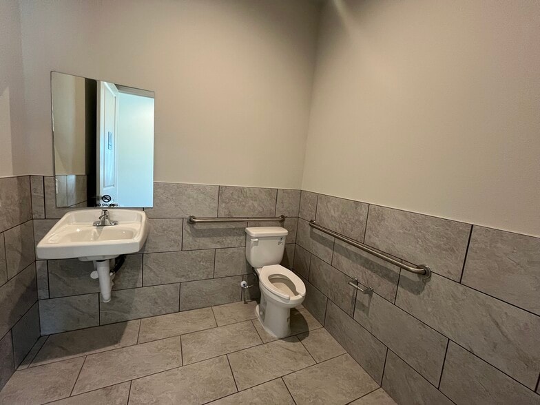 More Photos Of 6000 Alma Rd, McKinney Medical For Sale