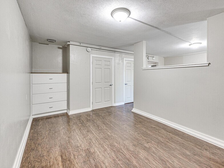 More Photos Of 901 NW 25th St, Oklahoma City Healthcare For Sale