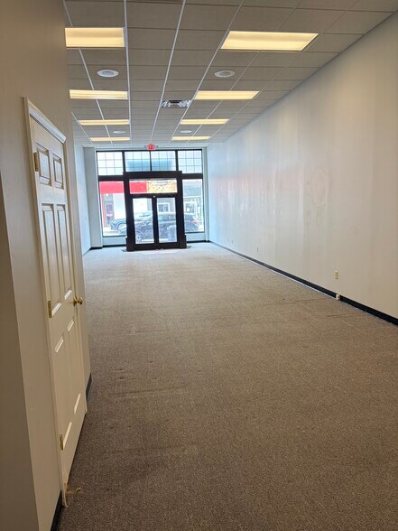 More Photos Of 736-740 Monmouth St, Newport Storefront Retail Residential For Lease