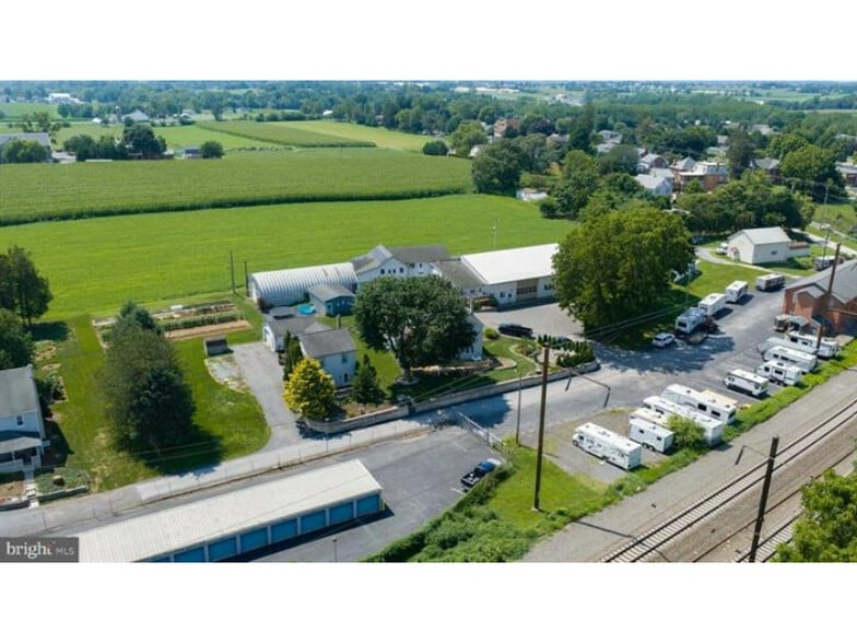 More Photos Of 240 Railroad Ave, Bird In Hand Flex For Sale