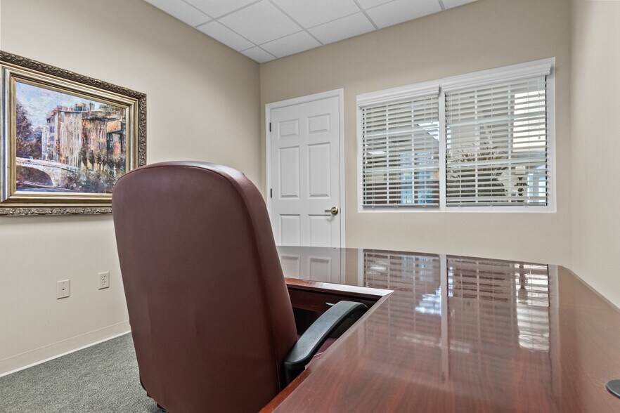 More Photos Of 239 Cedric St, Leesburg Office For Sale