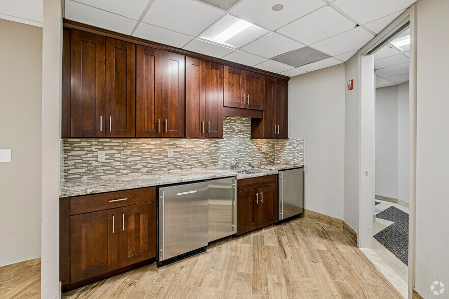 More Photos Of 7701 Greenbelt Rd, Greenbelt Office For Sale