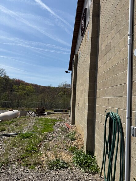 More Photos Of 4881 Pittsburgh Rd, Harrisville Light Distribution For Sale