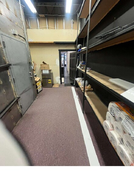 More Photos Of 232 E 47th St, Chicago General Retail For Sale