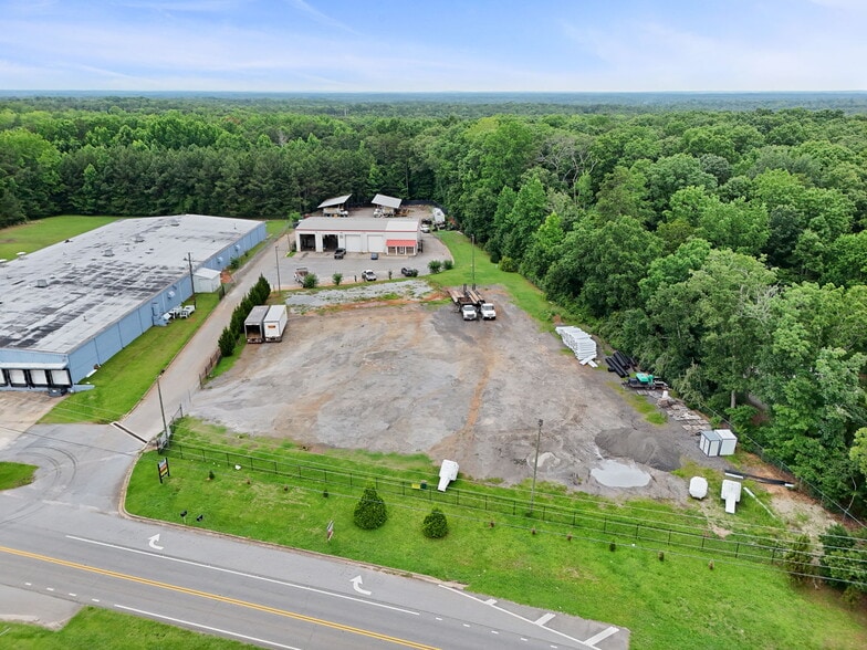 More Photos Of 477 Corinth Rd, Newnan Warehouse For Lease