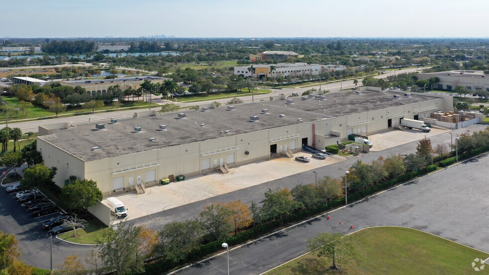 More Photos Of 6001 N Hiatus Rd, Tamarac Warehouse For Lease