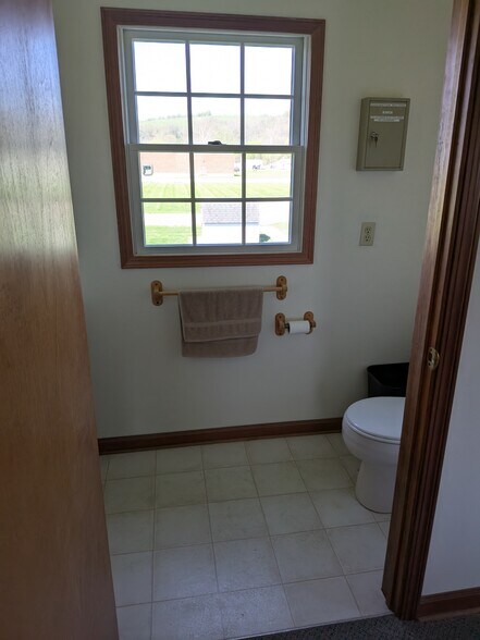 More Photos Of 380 Browns Ln, Coshocton Office For Lease
