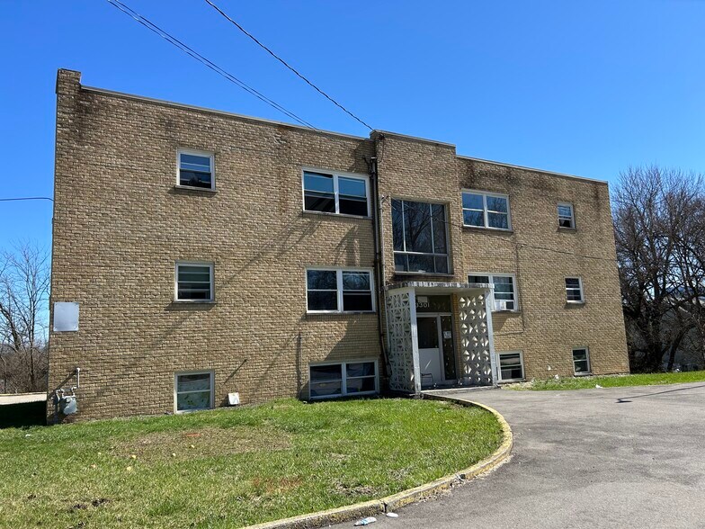 Primary Photo Of 3301 Camvic Ter, Cincinnati Apartments For Sale