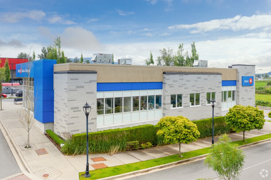 More Photos Of 1888 N Parallel Rd, Abbotsford Unknown For Lease