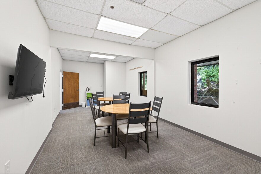 More Photos Of 3005 Lenora Church Rd, Snellville Office For Sale