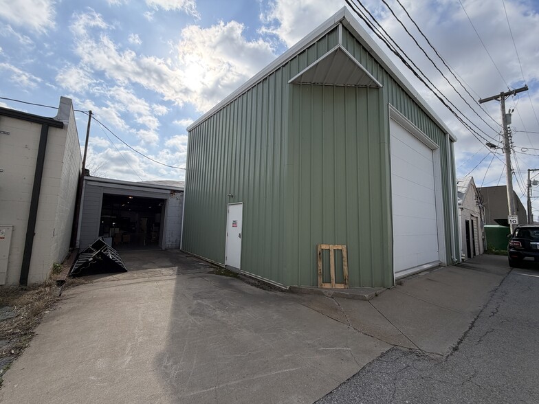 More Photos Of 1240 Swift Ave, North Kansas City Service For Sale