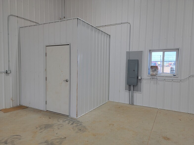 More Photos Of 46621 SD Highway 38, Hartford Warehouse For Lease