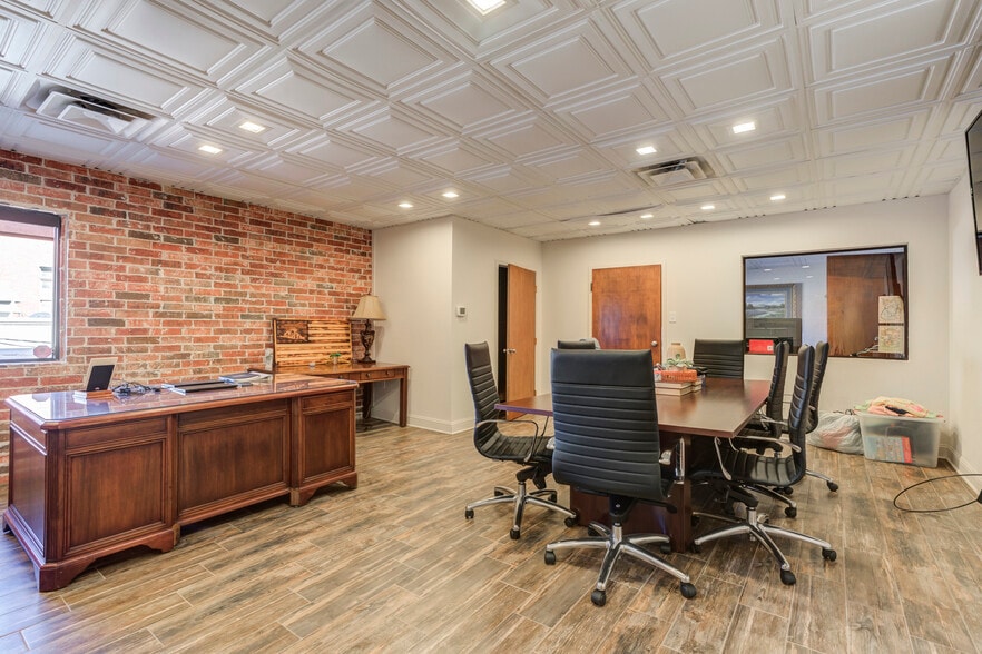 More Photos Of 1312 Texas Ave, Lubbock Office For Sale