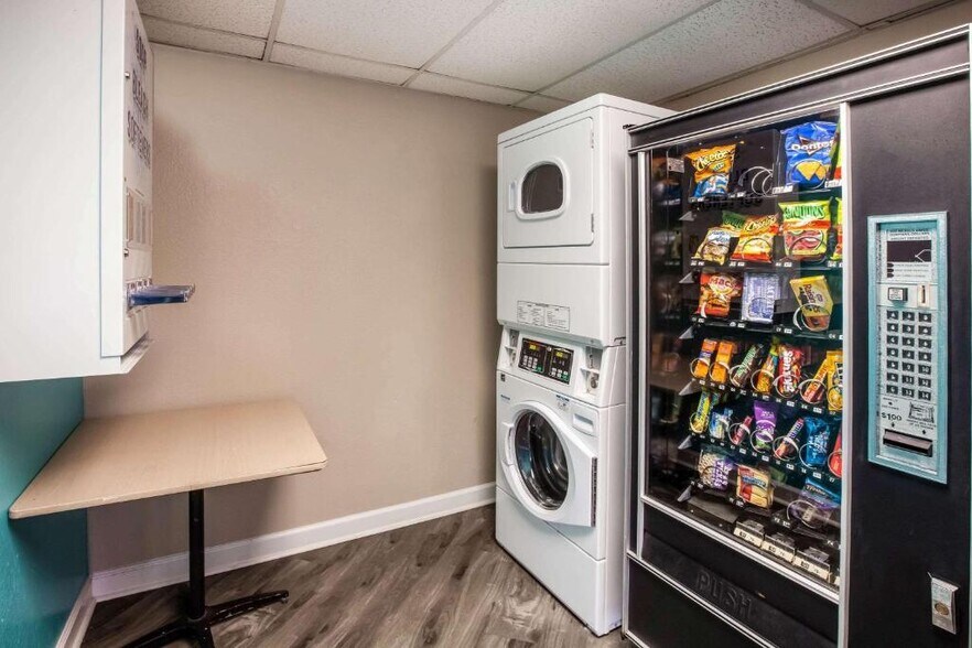 More Photos Of 8850 Airport Blvd, Houston Hospitality For Sale