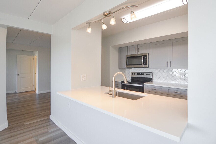 More Photos Of 1931 Commonwealth Ave, Brighton Apartments For Lease