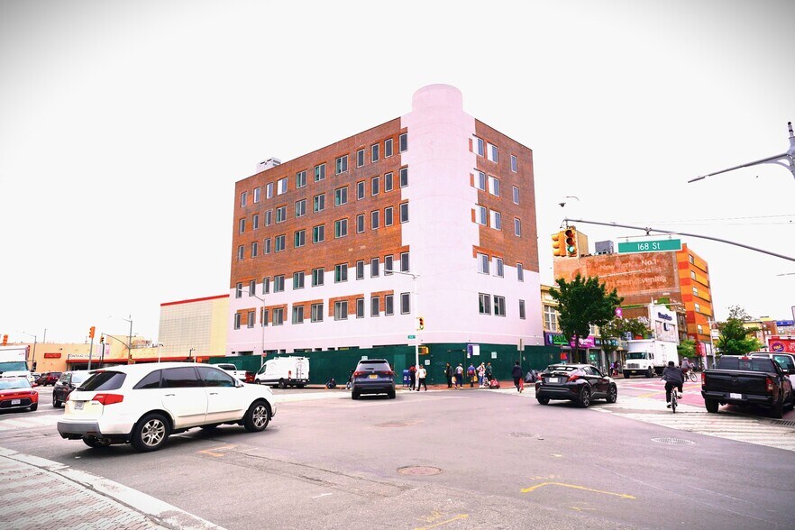 More Photos Of 166-36 Jamaica Ave, Jamaica General Retail For Lease