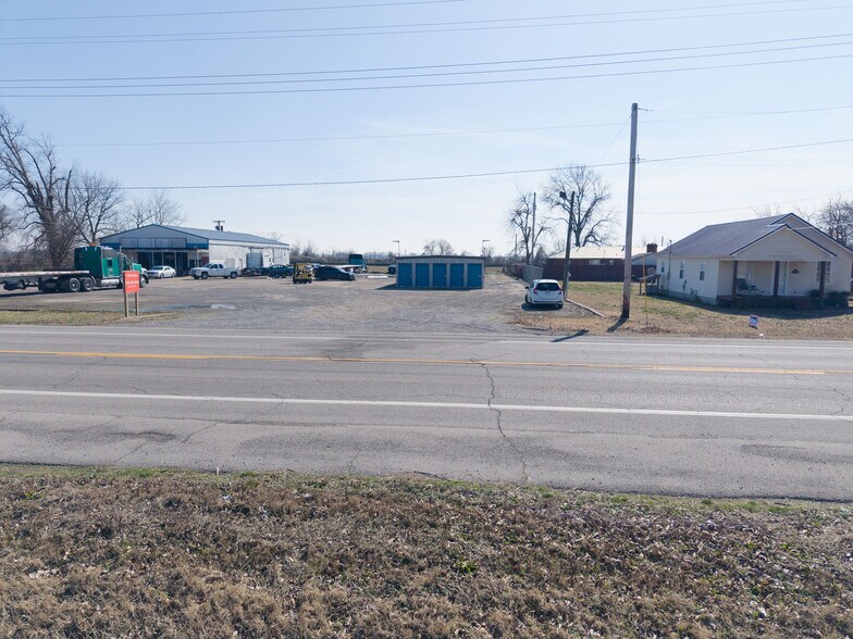 More Photos Of 739 S Walnut St, Steele Self Storage For Sale