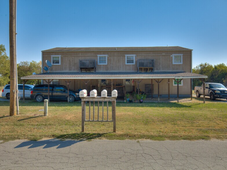 Primary Photo Of 940 N Ross Ave, Dewey Multifamily For Sale