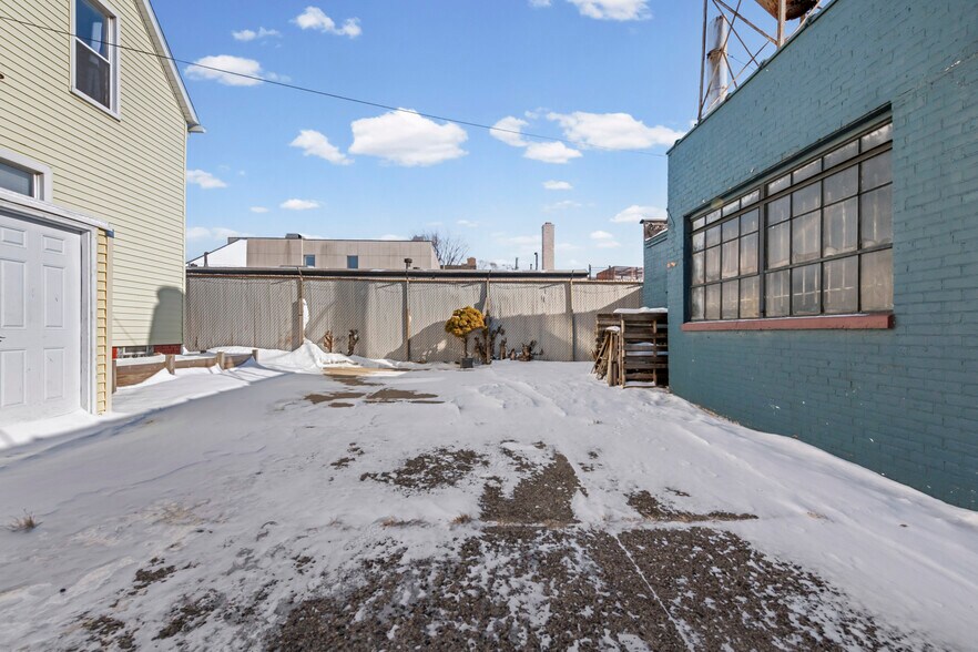 More Photos Of 3003 E Grand Blvd, Detroit Showroom For Sale