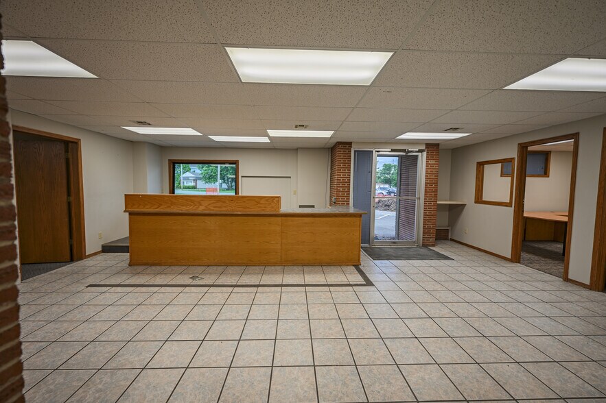 More Photos Of 802 W 8th St, Coffeyville Office For Sale