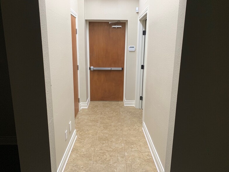 More Photos Of 801 N Main St, Boerne Freestanding For Lease