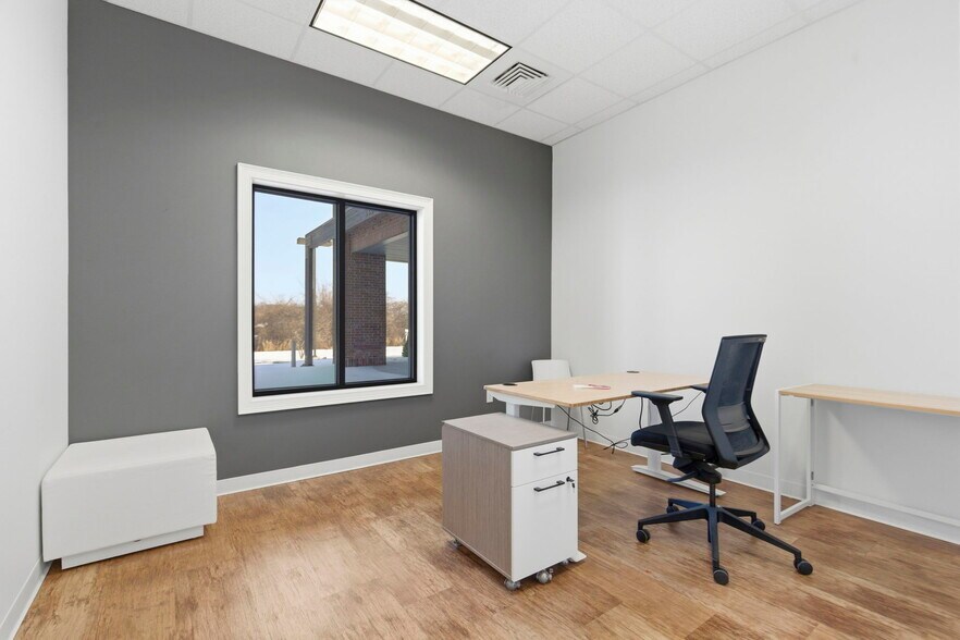 More Photos Of 5552 N Farmer Branch Rd, Ozark Office For Sale