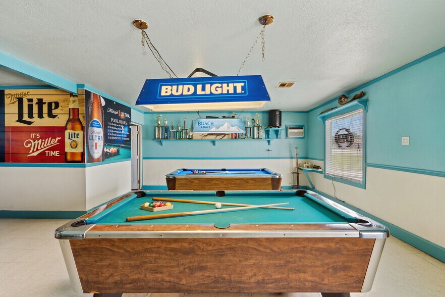More Photos Of 12605 Highway 6, Santa Fe Bar For Sale