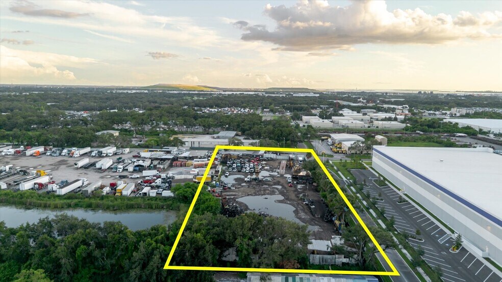 More Photos Of 5404 24th Ave S, Tampa Auto Salvage Facility For Sale