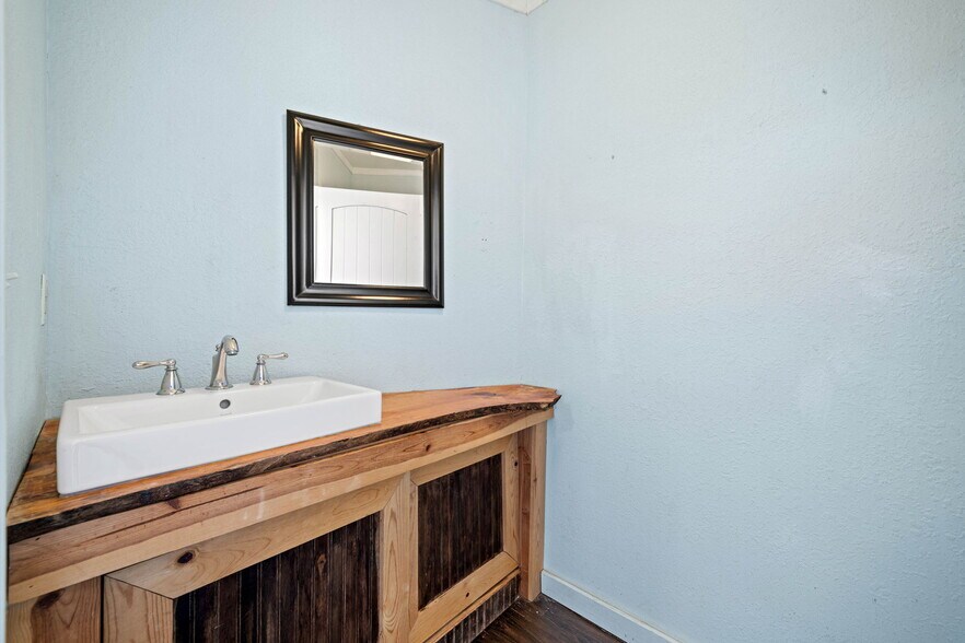 More Photos Of 108 N Main St, Ellijay Storefront Retail Residential For Sale