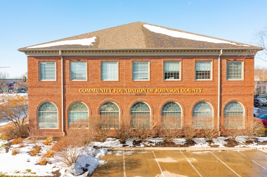 More Photos Of 501 12th Ave, Coralville Office For Sale