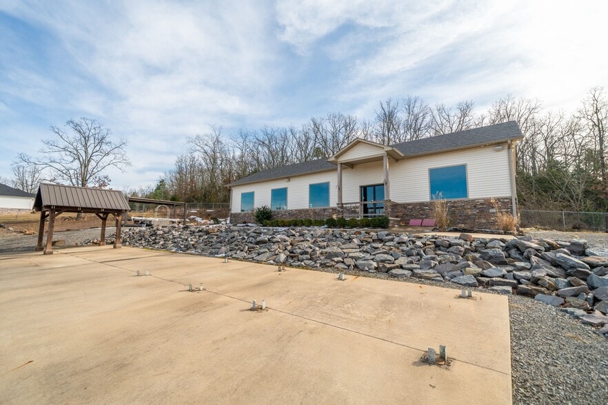 More Photos Of 1915 Walkers Trl, Conway General Retail For Sale