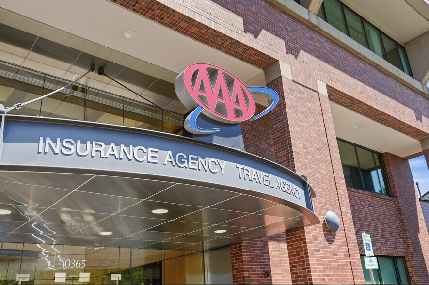 More Photos Of 10365 SE Sunnyside Rd, Clackamas Office For Lease
