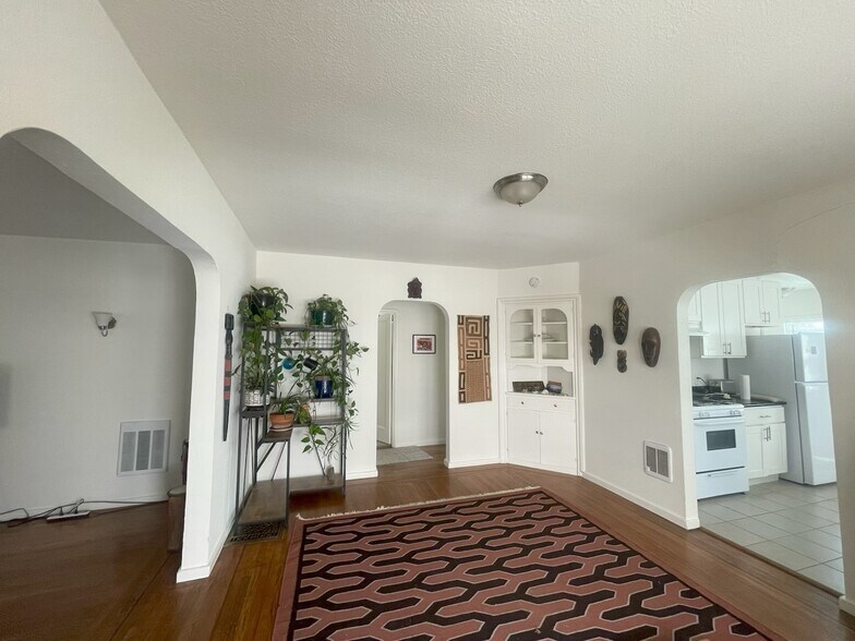 More Photos Of 241 Kentucky St, Vallejo Apartments For Sale