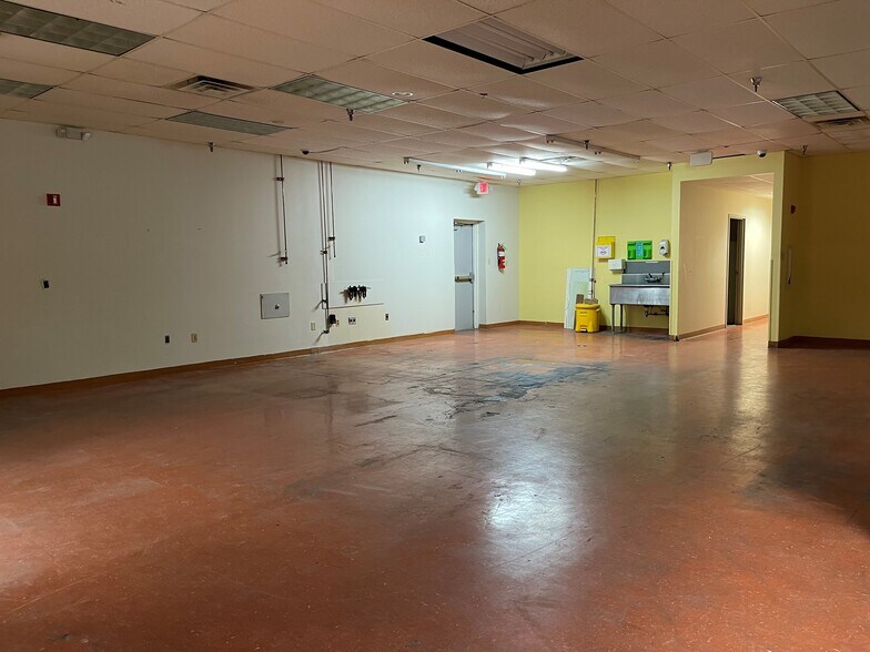 More Photos Of 5425 Florida Blvd, Baton Rouge Manufacturing For Sale
