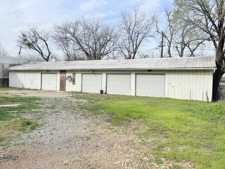 More Photos Of 2912 Stanley Ave, Fort Worth Industrial For Sale