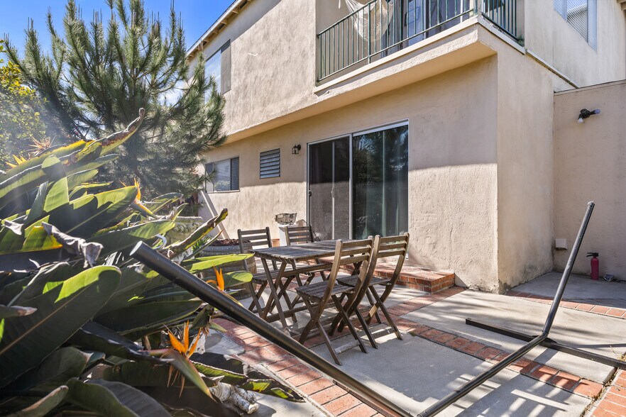 More Photos Of 3017 4th St, Santa Monica Apartments For Sale