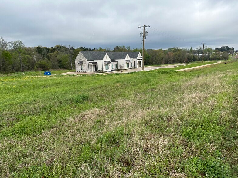 More Photos Of 1690 S. Main St., Lindale Land For Sale