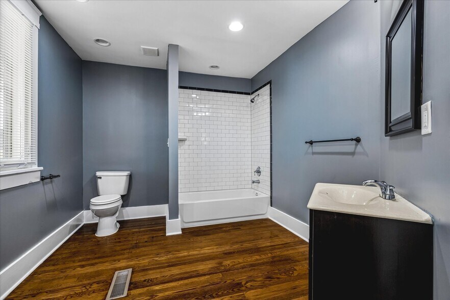 More Photos Of 2151 Monroe Ave, Memphis Office Residential For Sale