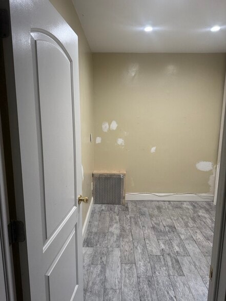 More Photos Of 3107 37th St, Astoria General Retail For Lease
