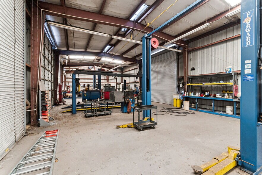 More Photos Of 11 W Magnolia St, Davenport Warehouse For Sale